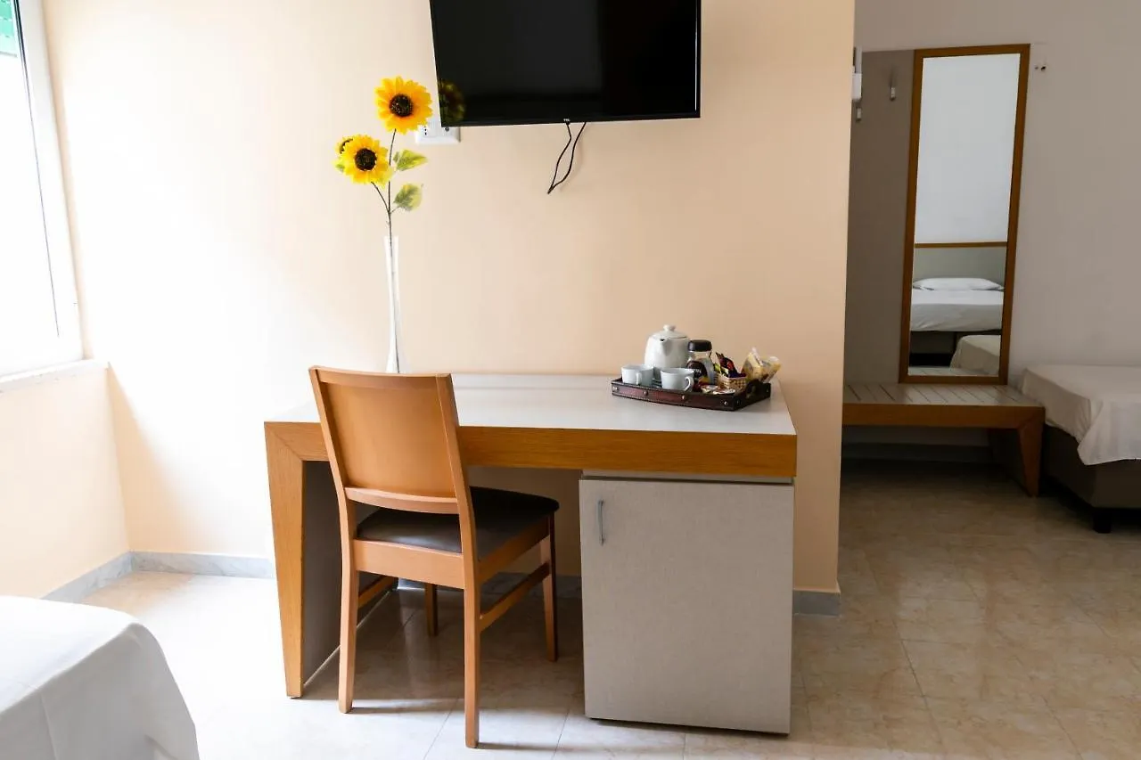 Spira Mirabilis Napoli Hotel 3*, Naples